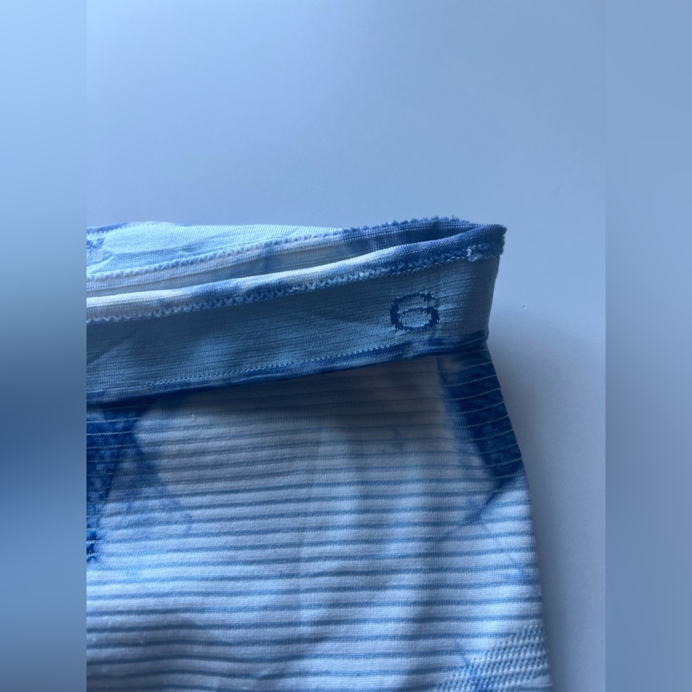 Lululemon Swiftly Tech Short Sleeve 2.0 - Shibori Stripe True Navy - Size 6 - Picture 7 of 8